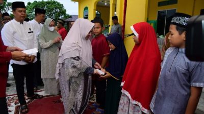 Bupati Serahkan Bantuan Peduli Untuk Yatim dan Kaum Dhuafa di Rupat Utara