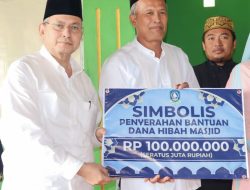 Wakil Ketua III DPRD Kepri Serahkan Bantuan Pembangunan Masjid di Kabil Nongsa