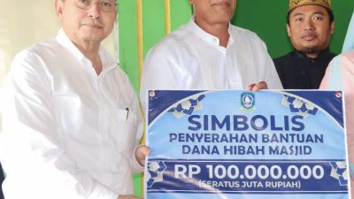 Wakil Ketua III DPRD Kepri Serahkan Bantuan Pembangunan Masjid di Kabil Nongsa