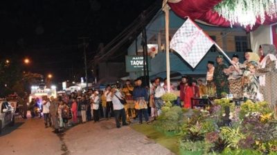 Bupati Kasmarni Berbaur Bersama Masyarakat Lepas Peserta Pawai Takbir Idul Fitri 1444 H