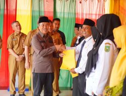 Gubernur Riau Serahkan SK PPPK Kepada 588 Tenaga Pendidik Di Rohil