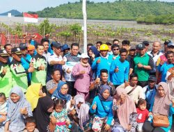 Gubernur Kepri Tanam Mangrove Bersama Masyarakat Setokok