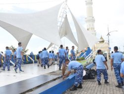 Peringatan Hari Jadi Provinsi Kepri, Personel Lanud RHF Gelar Karya Bhakti Kebersihan
