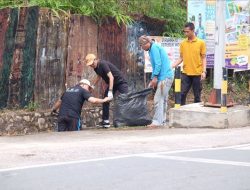 Jaga Kebersihan Lingkungan, Pj Wali Kota Tanjungpinang Gotong Royong Bersama Masyarakat