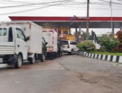 Solar di Riau Mulai Langka, Puluhan Mobil Sampai Antre Panjang