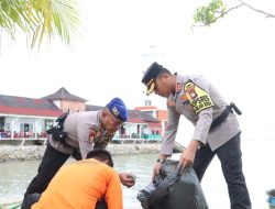 Sambut HUT Ke-73, Satpolairud Polres Karimun Gelar Aksi Bersih Pantai