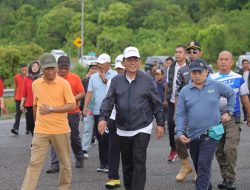 Peringati HUT KORPRI ke-52, Gubernur Ansar Ikut Jalan Santai Bersama OPD