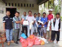 Bantu Tingkatkan Hasil Tangkapan, PT Timah Serahkan Bantuan Jaring ke Kelompok Nelayan KUB Sungai Daud