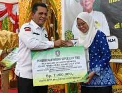 781 Tenaga Pendidikan Anak Dapat Bantuan Insentif Dari Gubernur Kepri