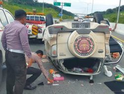 Minibus Terguling di Tol Pekanbaru-Dumai, 4 Orang Luka-luka