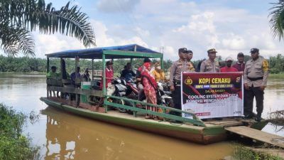 Polisi Sampaikan Pesan Pemilu Damai dari Tepian Sungai Indragiri