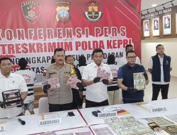 Polisi Tangkap Pengedar Mata Uang Dollar Singapura Palsu di Batam