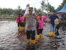 Cek Lokasi Banjir, Kapolres Bengkalis Berikan Bantuan kepada Masyarakat Di Siak Kecil