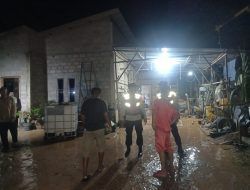 Tanggul Penampung Air di Moro Pecah, Rumah Warga Berlumpur