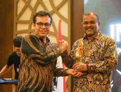 Bupati Karimun Terima JMSI Award 2024 Katagori Inovasi Pemerintahan