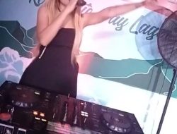 Tampil di Panggung Golden Beach Bengkong, Dj Tia Gazer Apresiasi Antusias Pengunjung