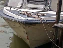 Kapal SB Solop Indah Tabrak SB. Giam Mas di Pelabuhan KPK Karimun