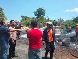 Gerak Cepat Polsek Bengkong Lakukan Penanganan Kebakaran Ban Bekas di Jalan Yos Sudarso