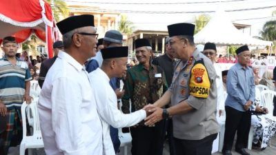 Kapolda Kepri Berbagi Kebahagiaan di Tanjung Sengkuang Kota Batam