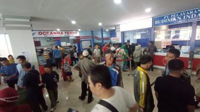 Pelabuhan SBP Tanjungpinang Dipadati Pemudik Saat Libur Jelang Lebaran 2024