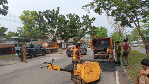 Pj Gubernur Riau Minta Perbaikan Jalan Berlubang Jelang Arus Mudik Lebaran 2024
