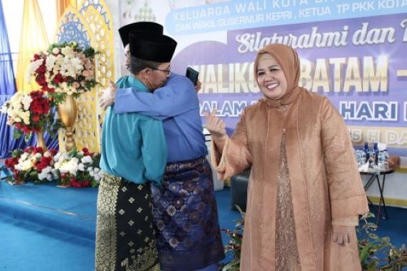 Wakil Wali Kota Batam Amsakar Silaturahmi dengan Wali Kota Rudi dalam Suasana Hangat Lebaran