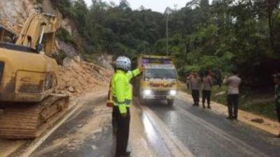Siaga Longsor Saat Mudik Lebaran, Dinas PUPR-PKPP Riau Siapkan Alat Berat dan Nomor Pengaduan