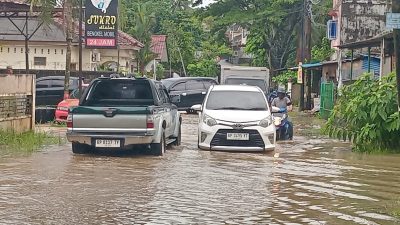 Hujan Lebat, Banjir Rendam Jalan Damai Kota Tanjungpinang