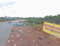 Sampah Berserakan di Batu 8 Tanjungpinang, Warga Keluhkan Bau Busuk