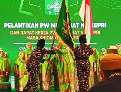 Khofifah Indar Parawansa Lantik Marlin Agustina Sebagai Ketua PW Muslimat NU Kepri 