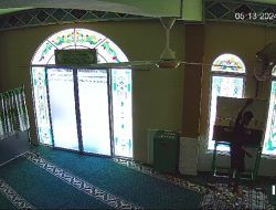 Terekam CCTV, Maling Curi Uang Imam dan Kotak Infak Masjid di Tanjungpinang
