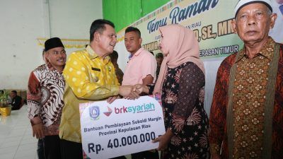 Kunjungi Tiga Kecamatan di Natuna, Gubernur Ansar Serahkan Bantuan Rp15,35 Miliar