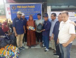 Peduli Sesama, PWI Kepri Bantu Korban Kebakaran Pasar Seken Tanjung Sengkuang Batam