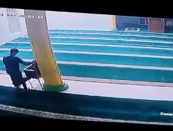 Terekam CCTV, Maling Gondol Uang Kotak Infak Masjid di Tanjungpinang