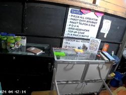 Terekam CCTV, Maling Gasak Isi Konter di Tanjungpinang