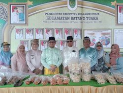Ketua LPTQ Inhil Lepas Pawai Ta’aruf dan Peresmian Bazar STQ ke-VIII Kecamatan Batang Tuaka