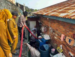 Polsek Tanjungpinang Barat Distribusikan Air Bersih ke Rumah Warga