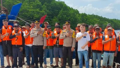 Antisipasi Laka Laut, Polsek Bintan Timur Berikan Peralatan Keselamatan Berlayar Kepada Nelayan