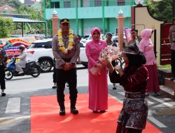 Tiba di Polresta Tanjungpinang, Kombes Pol Budi Santosa Disambut Pedang Pora dan Serangkaian Adat Melayu