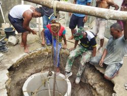 Satgas TMMD ke-121 Memasang Cincin Sumur Gali di Dusun Tanjung Perai