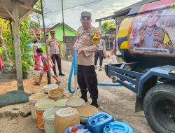 Polsek Bintan Timur Bantu Warga Kekurangan Air Bersih