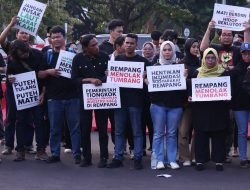 Tetap Tolak Relokasi, Warga Rempang Ikut Aksi Kamisan di Istana Negara