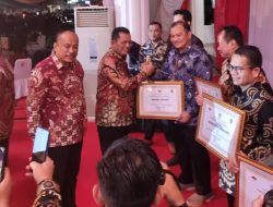 Gubernur Kepri Serahkan Anugerah Paritrana Award kepada Tiga Daerah Terbaik