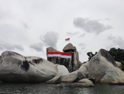 HUT RI ke-79, Bendera Merah Putih Raksasa Terbentang di Puncak Batu Junjung Bintan