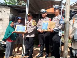 Polres Bintan Bantu Sembako Warga Korban Angin Kencang 