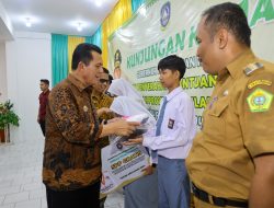 Kunjungi Kecamatan Moro, Gubernur Ansar Serahkan Bantuan Senilai Rp10,64 Miliar