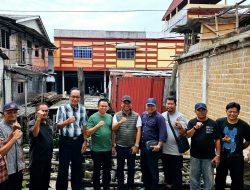 Pedagang di Pasar Tun Perak Tanjungpinang Salat Beralas Kardus, Ketua KKSS Kepri: Saya Terenyuh!