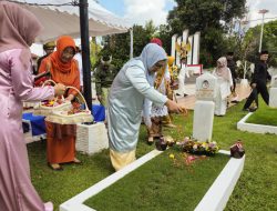 Wagub Marlin Agustina Ziarah ke Makam Sejumlah Tokoh Pejuang Kepri