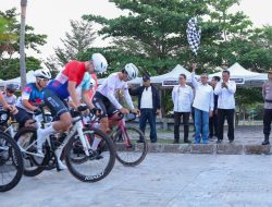 Sekda Batam Lepas Peserta Tour de Batam UCI 1.2 One Day Race ICF Indonesia Series