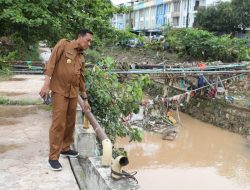 Respon Cepat Pemko Batam Turunkan Alat Berat Atasi Banjir